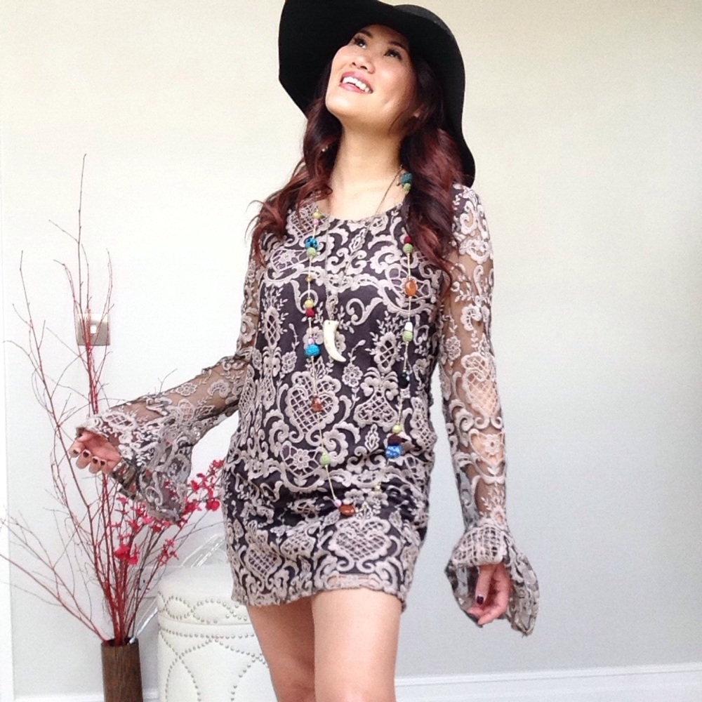 ✨NWT Lenni Boho Gypsy Bell Sleeves Lace Dress✨